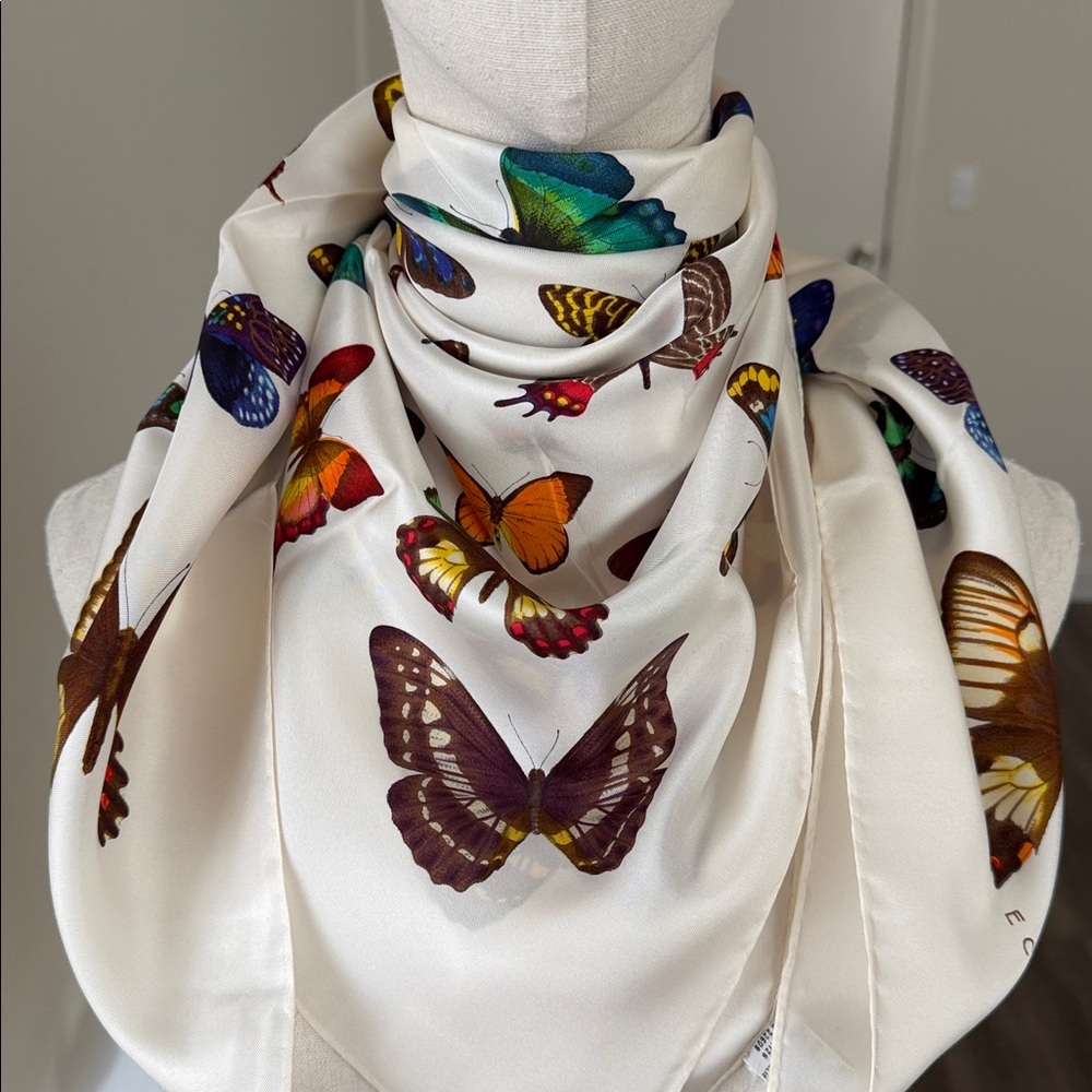 Butterfly print silk scarf - Picture 5 of 15